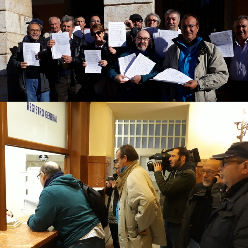 Suerte de Saavedra entrega en el ayuntamiento más de 1.000 firmas pidiendo el cambio de tuberías 