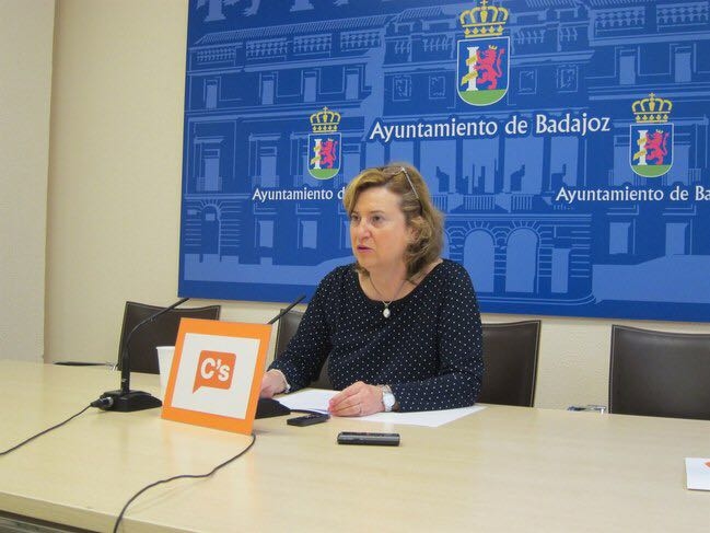 Julia Timón pide al ayuntamiento que ''dé celeridad'' a la tramitación de las escrituras de los huertos de Villafranco del Guadiana  