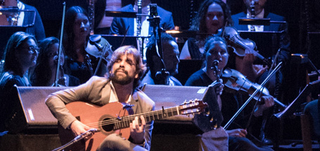 ''Palo Santo'', el espectáculo del guitarrista Daniel Casares que une el flamenco y la semana santa, llega este sábado a Badajoz