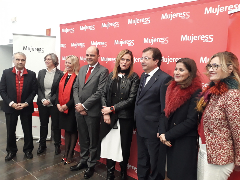 Más de 500 extremeñas se reúnen en Badajoz en la clausura del programa ''Mujeres con s''