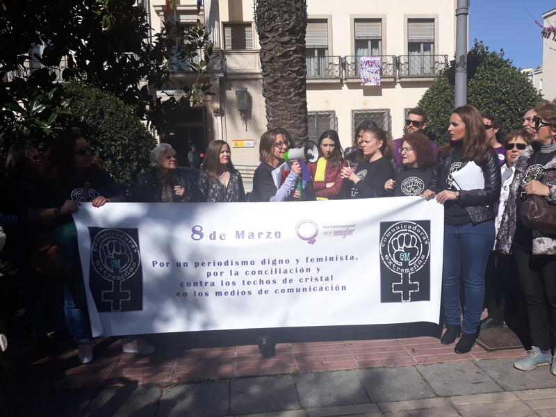 Mujeres periodistas y profesionales de los Medios de Comunicación de Extremadura defienden un periodismo digno y feminista