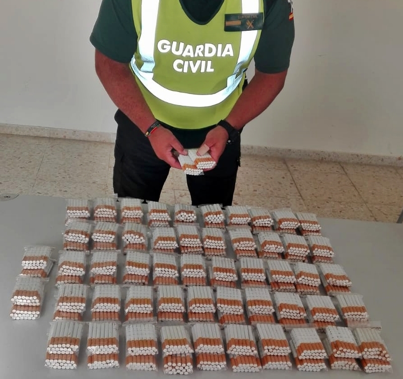 La Guardia Civil interviene 2.120 cigarrillos de fabricación casera preparados para su venta clandestina