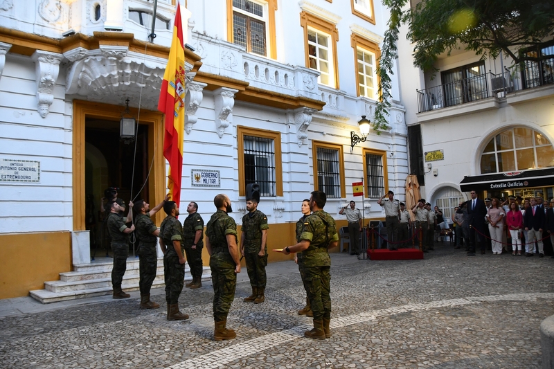 Arriado de Bandera e inauguración de exposiciones en el antiguo Palacio de Capitanía de Badajoz 