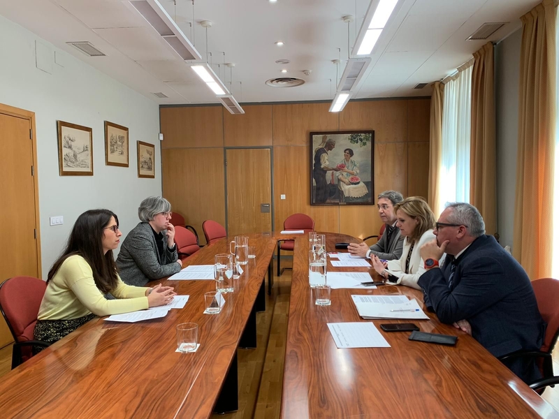 Delegación del Gobierno y Junta de Extremadura abordan la situación del tráfico aéreo de Badajoz 