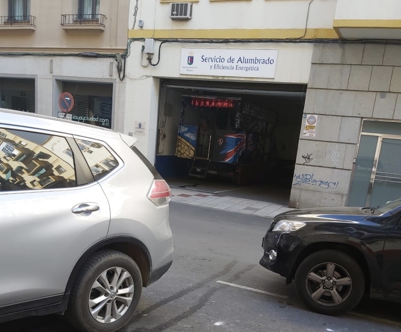 El PSOE critica que a un artefacto se le haya permitido estacionar en dependencias municipales de Alumbrado