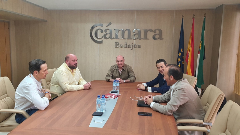 El PP de Badajoz y la Cámara de Comercio analizan la necesidades de empresas, comercio y emprendedores en Badajoz capital y municipios de la provincia