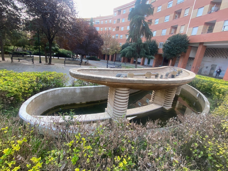 El PSOE se queja de dejadez municipal en toda la plaza Diego de Badajoz 