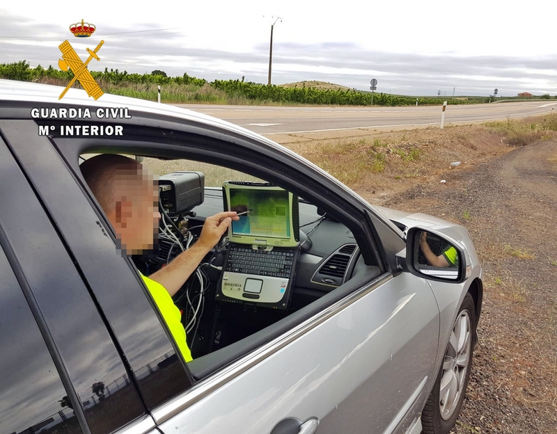 Investigan a una conductora por circular a 218 kilmetros por hora en la A-5