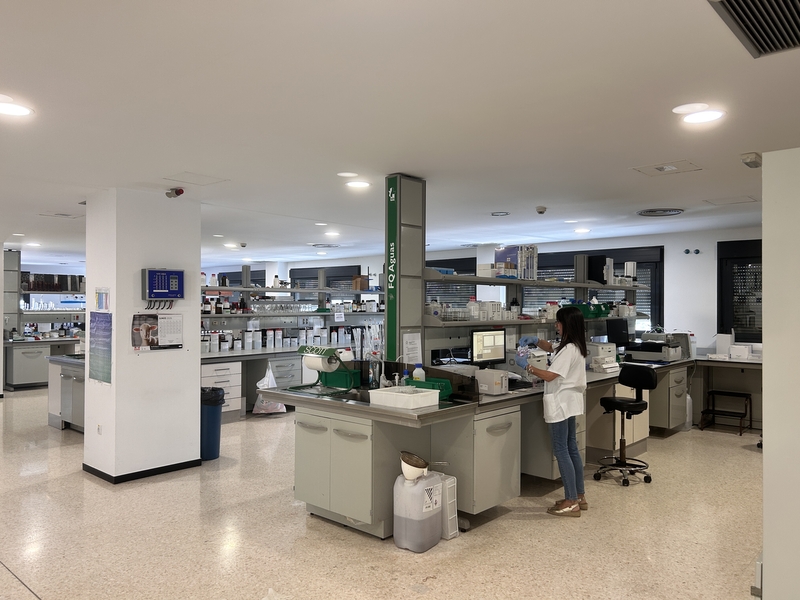 El Área de Salud de Badajoz renovará equipamiento obsoleto de más de 25 años del Laboratorio de Salud Pública