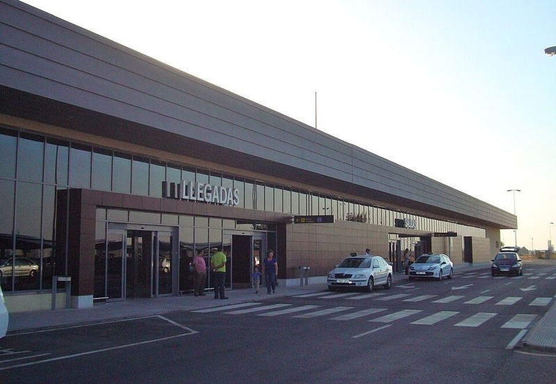 El Aeropuerto de Badajoz hace historia al superar los 10.000 pasajeros en un solo mes