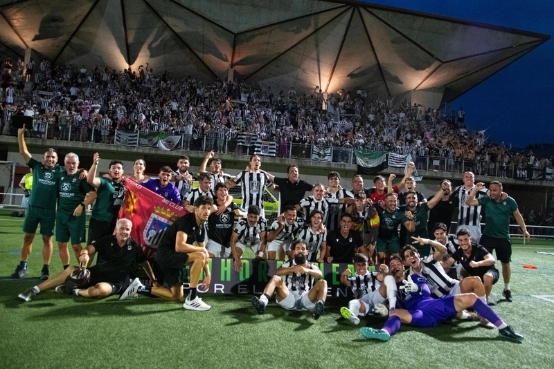 El CD Badajoz asciende a Segunda RFEF tras empatar con el CD Cuarte 