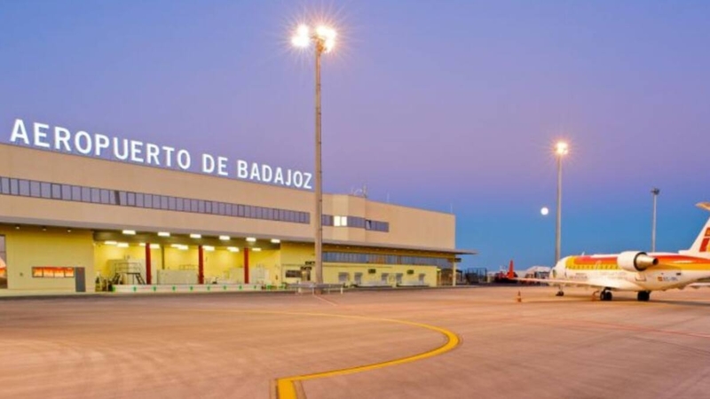 El aeropuerto de Badajoz bate en julio su récord histórico de viajeros con 10.970 pasajeros