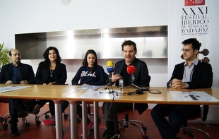 Cuatro grupos amateur del Festival Ibérico de Música de Badajoz sacan sus trabajos a las calles en la capital pacense