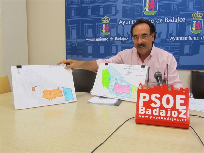 El PSOE de Badajoz exige al ayuntamiento que reclame 1,6 millones de euros al promotor de la urbanización Golf Guadiana