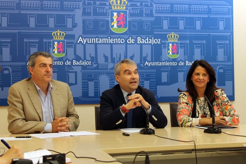 Francisco Fragoso solicita 4 calles nuevas en la ciudad de Badajoz y 2 nuevos hijos adoptivos