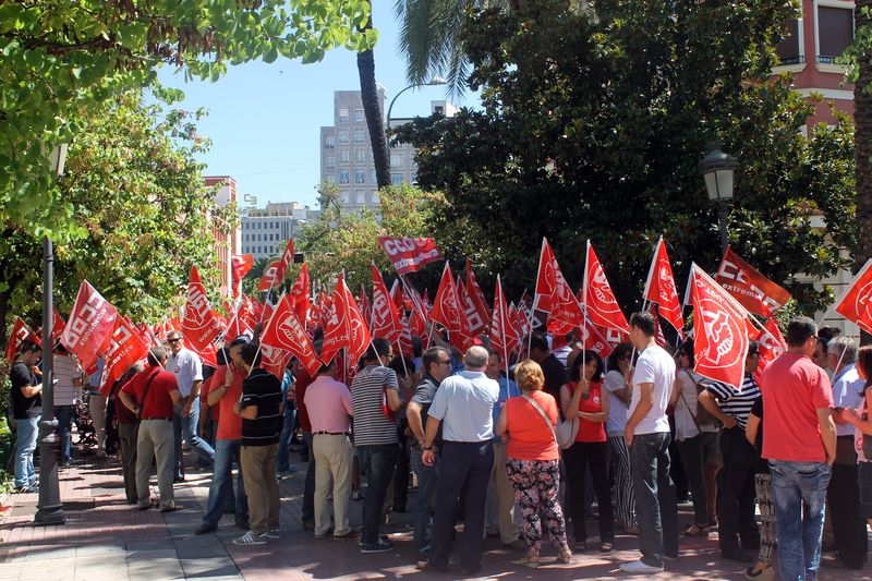 200 personas se manifiestan en Badajoz a favor del ''Derecho a huelga''
