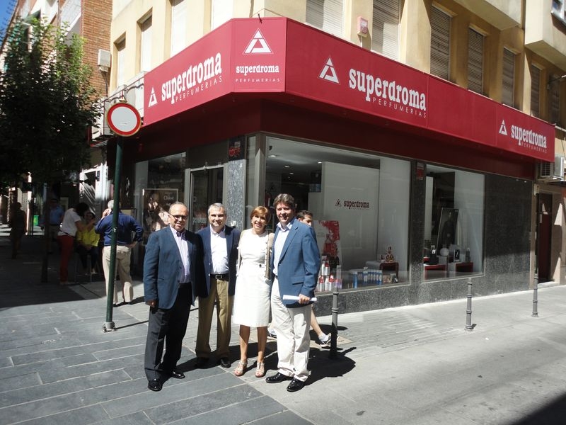 Nuevo establecimiento dedicado a la belleza y estética en la Calle Menacho de Badajoz