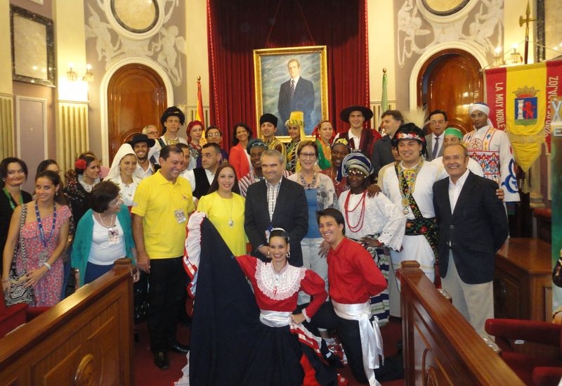 Recepción Oficial en el Ayuntamiento de Badajoz a todos los países participantes en el Festival Folklórico