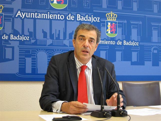 El concejal de Badajoz Alberto Astorga reconoce que aparcó en zona reservada para discapacitados y pide perdón