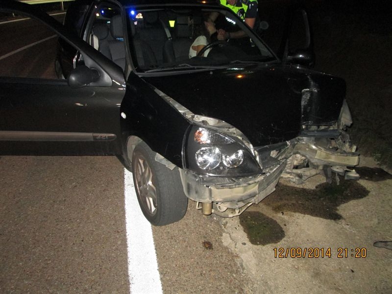 Herida una mujer de 29 años tras perder el control de su coche y chocar contra una farola en Badajoz