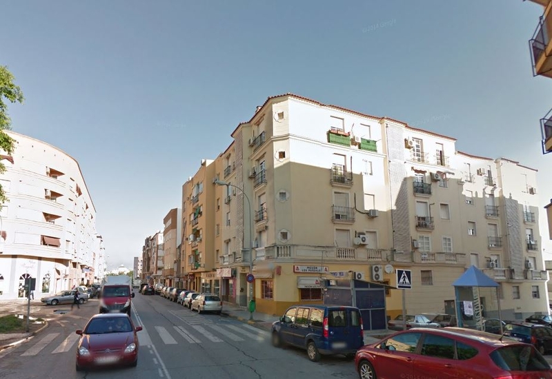 Herido un motorista de la Policía Local de Badajoz tras ser embestido por un vehículo en un paso de peatones