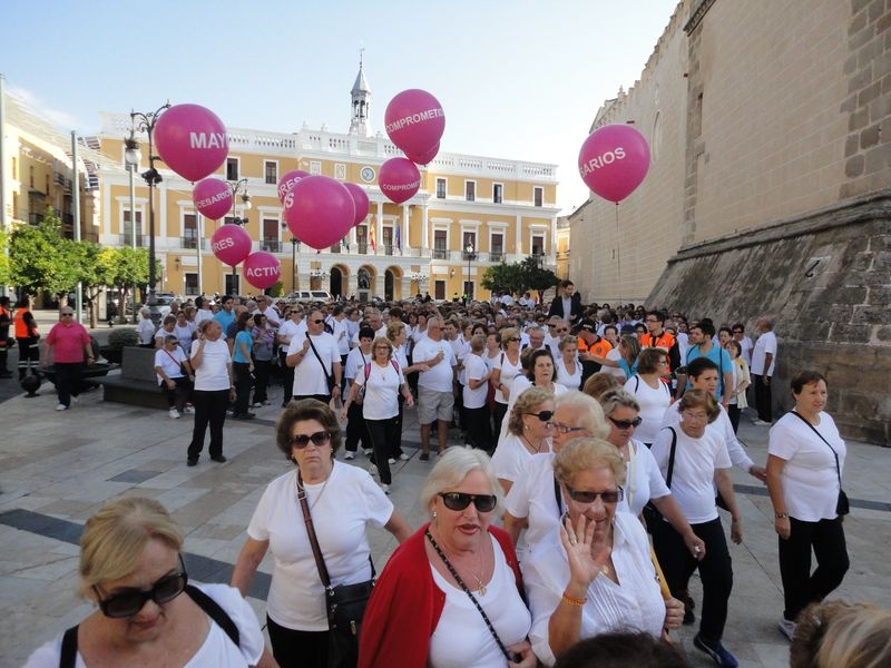 Los mayores de Badajoz celebran su día con una multitudinaria marcha por la ciudad