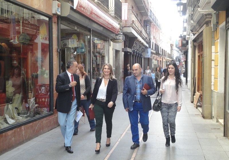 El comercio del centro de Badajoz camina junto para incentivar las ventas el primer domingo de cada mes