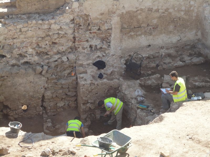 Las obras de recuperación de La Alcazaba empiezan a sacar a la luz restos arqueológicos de diversos siglos