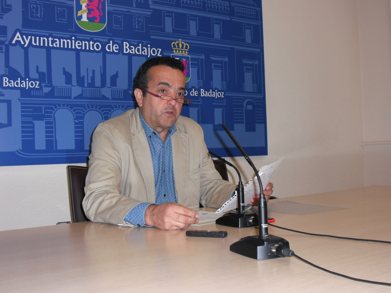 El Ayuntamiento alerta de la existencia del ''picudo rojo'' en algunas palmeras de Badajoz 