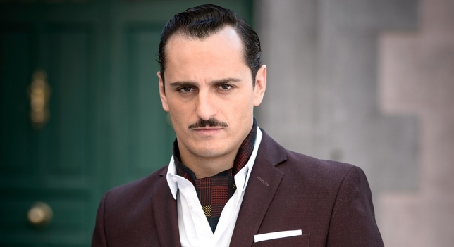 El actor Asier Etxeandía llegará este viernes al López de Ayala con su espectáculo musical ''El Intérprete''