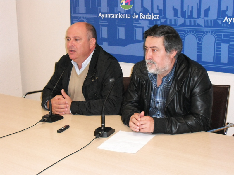 IU y PSOE insisten el cese de Astorga tras el informe policial mientras el alcalde de Badajoz da por zanjado el asunto