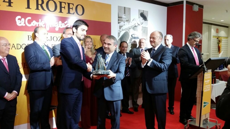 El torero Miguel Ángel Perera, galardonado con el XIV Trofeo Taurino al Triunfador de la Feria de San Juan 