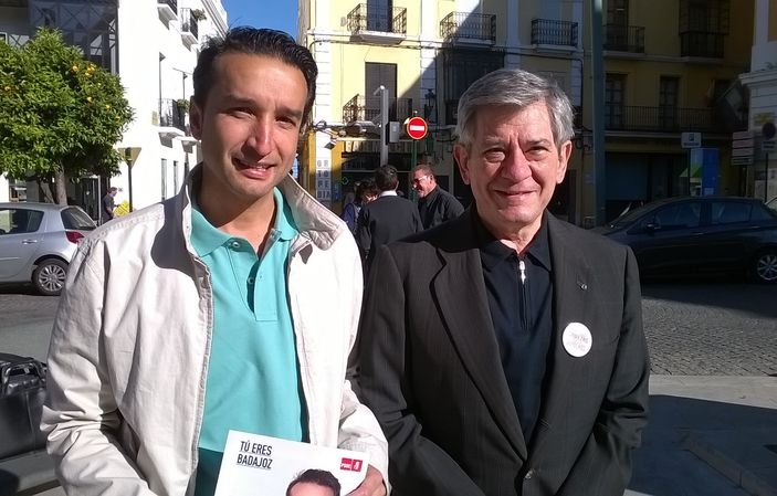 El ex presidente del Parlamento Europeo visita Badajoz para apoyar la candidatura de Ricardo Cabezas a la alcaldía
