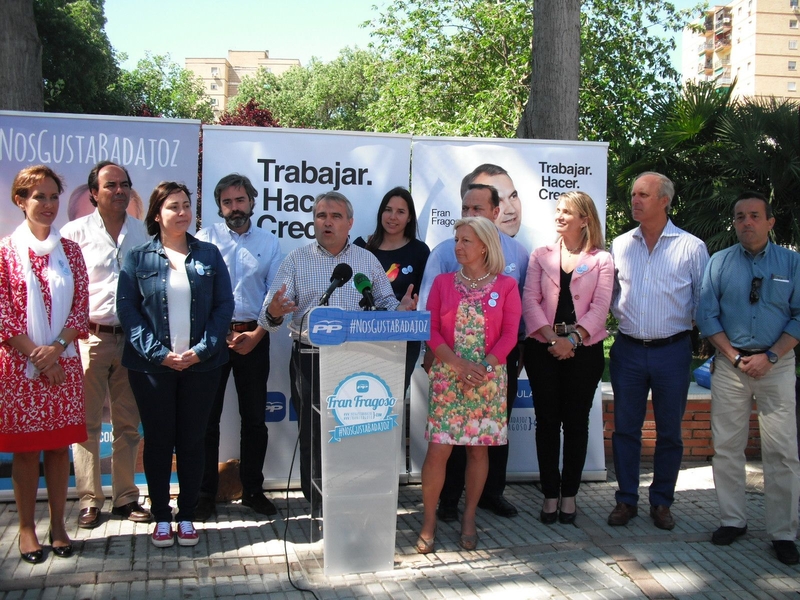 Fragoso anuncia que la piscina de San Fernando será ''polivalente'' para usar tanto en verano como en invierno