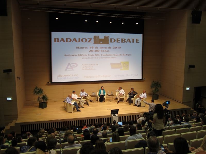 Seis candidaturas a la alcaldía de Badajoz dan a conocer su proyecto de ciudad un debate electoral