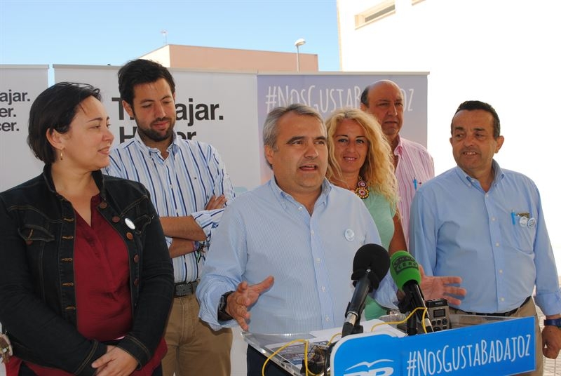 Fragoso propone implantar paneles informativos sobre aparcamientos o red wifi en Badajoz y los poblados