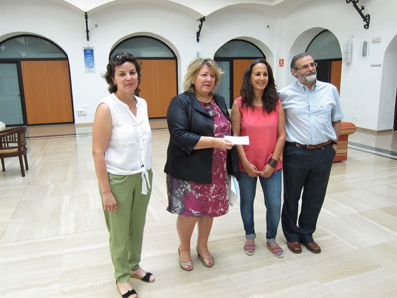 El Colegio de Abogados de Badajoz reparte 5.481 euros entre los centros Padre Cristóbal de Mérida y Hermano de Badajoz