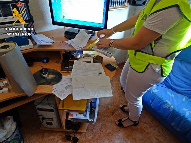 La Guardia Civil de Badajoz participa en la desarticulación de una red de venta de productos deportivos falsos