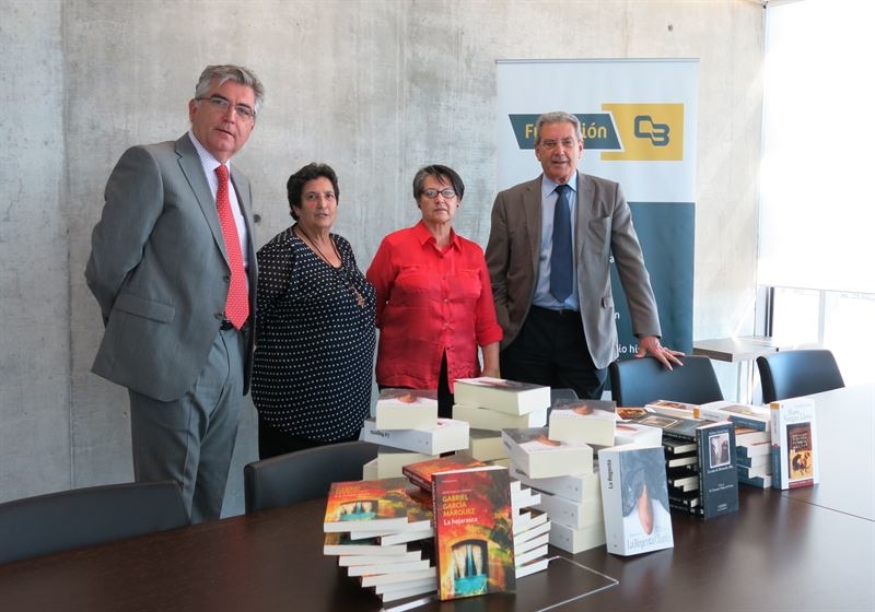 Fundación Caja Badajoz dona 80 ejemplares de clásicos de la literatura a centros de promoción de la mujer de la ciudad