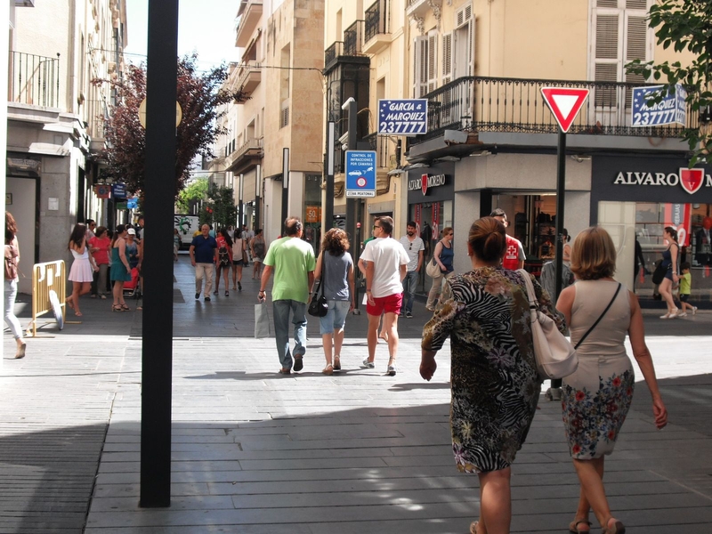 Rebajas de verano, Shopping Night y Domingo de apertura este fin de semana en Badajoz 