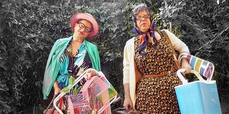 La compañía 'LaBotiKa' ofrece en Badajoz su comedia 'Paulina y Catalina, de oficio peregrinas'