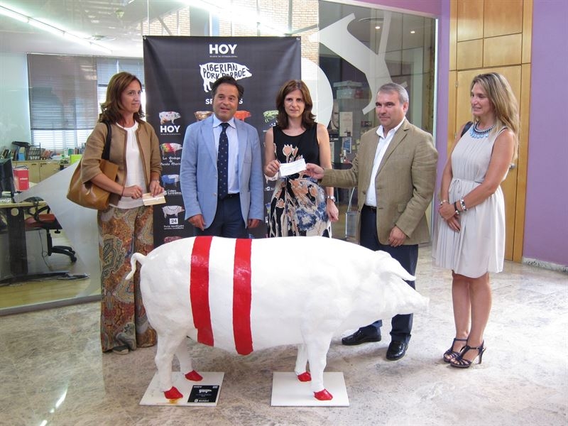 Donan 1.200 euros a Cáritas de Mérida-Badajoz tras la subasta de un cerdo de la 'Iberian Pork Parade' 