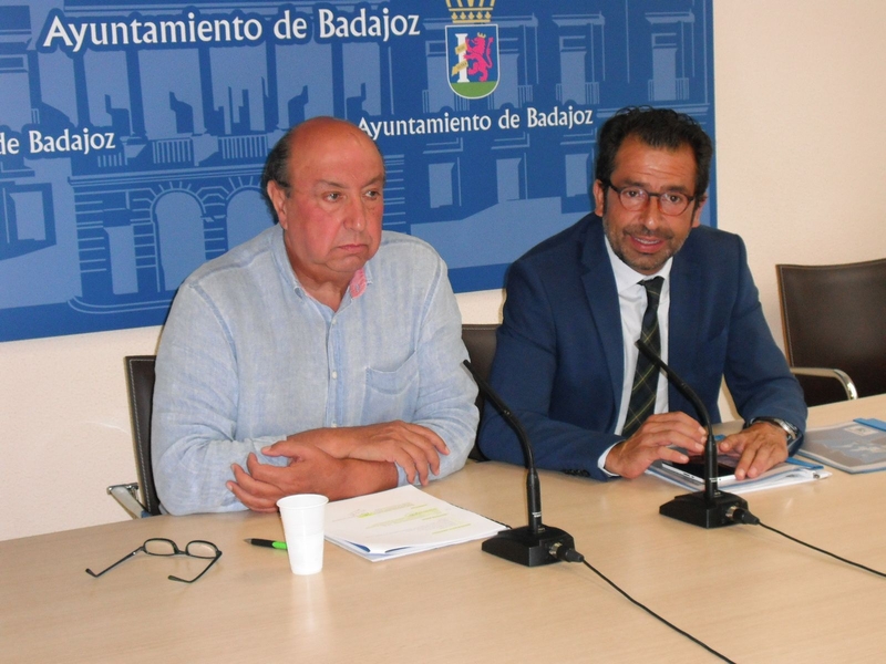 El ayuntamiento instala un monitor en los autobuses de Badajoz para favorecer una conducción más ''segura y eficiente''