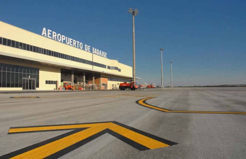 Los vuelos regulares desde el aeropuerto de Badajoz se despiden este viernes
