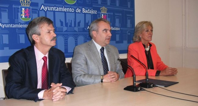 Junta de Extremadura, Delegación del Gobierno y Ayuntamiento se reunirán con Fomento para subsanar el ''obstáculo'' que retrasa la Plataforma