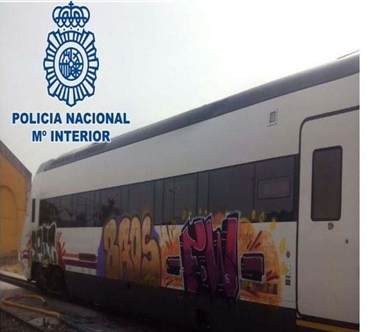 Cuatro jóvenes detenidos por realizar grafitis en un tren en Badajoz