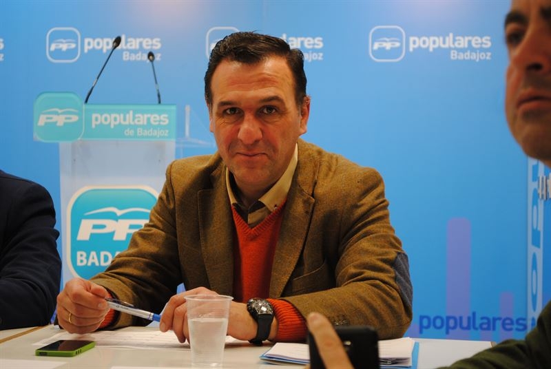 El PP de Badajoz dice que Lemus ''debería tomar nota'' de Ropero y cumplir la medida de ''una persona, un cargo''