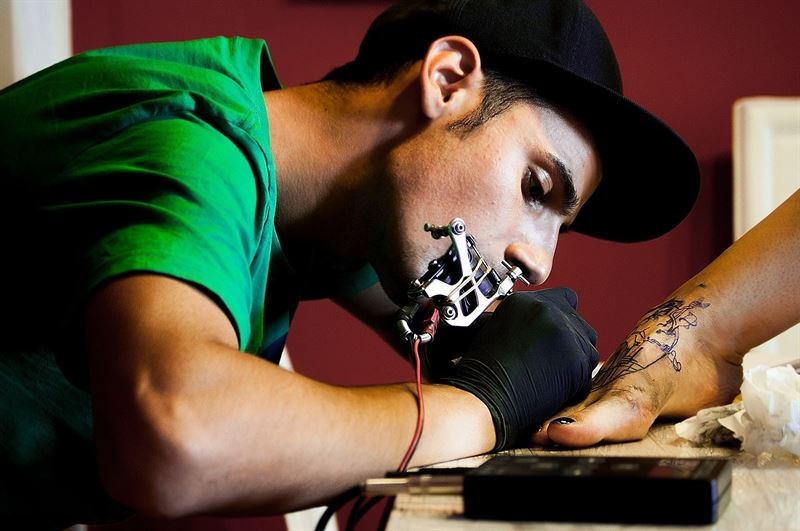 El artista plástico José Andrés Cardoso impartirá en Badajoz un taller sobre tatuajes