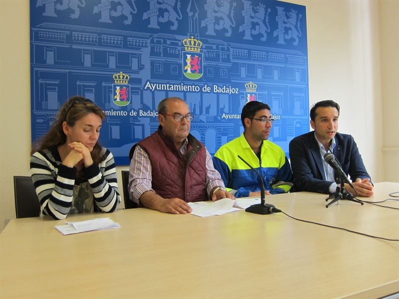 La oposición en el Ayuntamiento de Badajoz pide una solución para el extrabajador municipal que solicita su readmisión