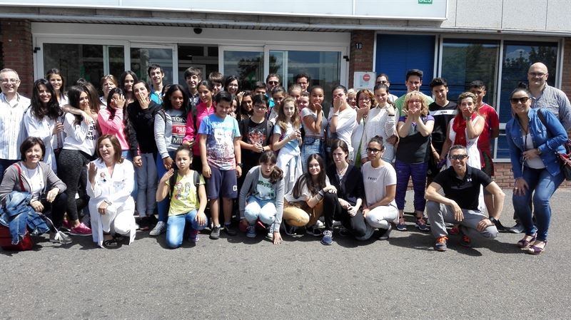 Alumnos de un instituto de Badajoz elaboran un vídeo solidario para niños hospitalizados